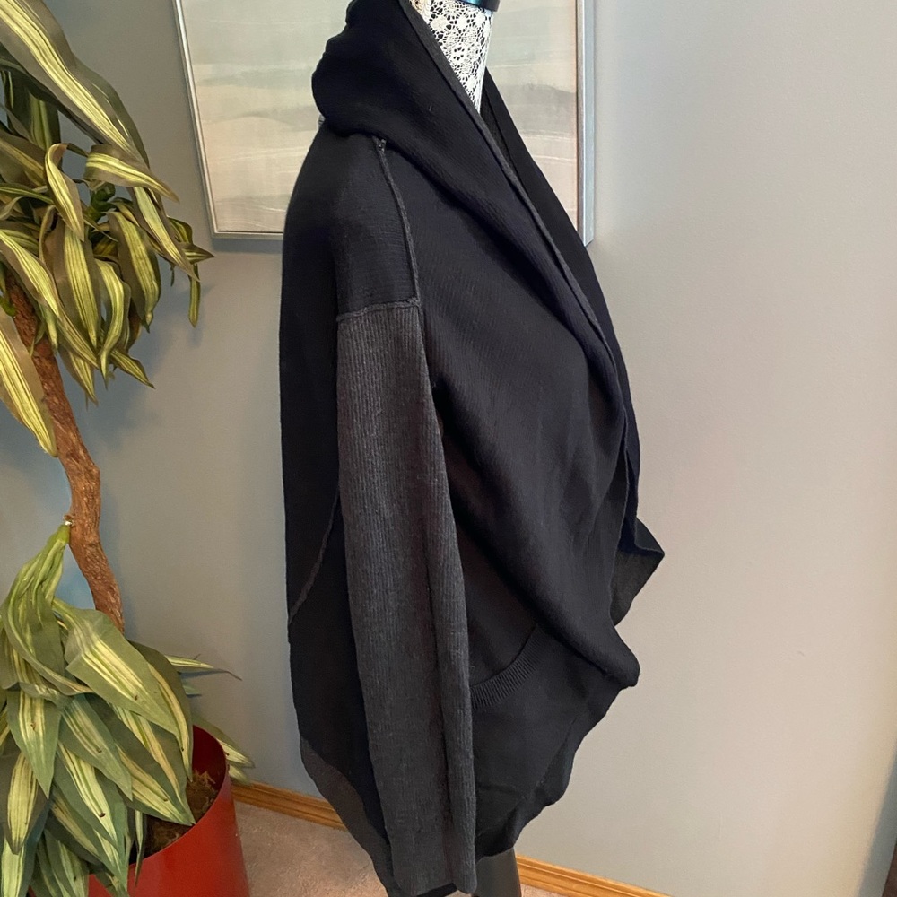 Lululemon reversible cabin yogi hooded sweater with thumb holes - Picture 6 of 12